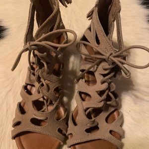 Minnetonka suede leather gladiators